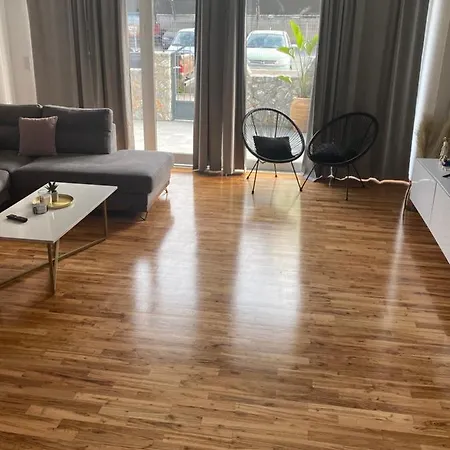 New Delux With Wooden Floor Daire Hanya