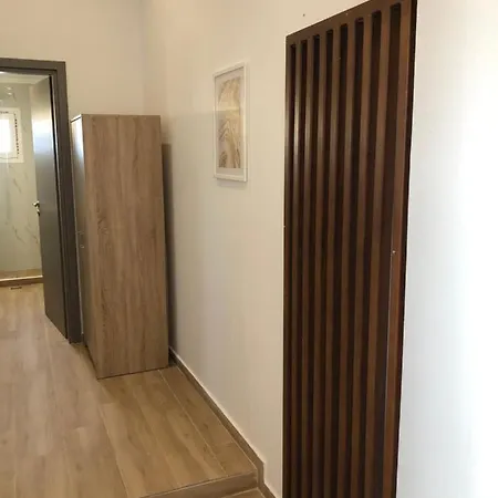 New Delux With Wooden Floor Daire