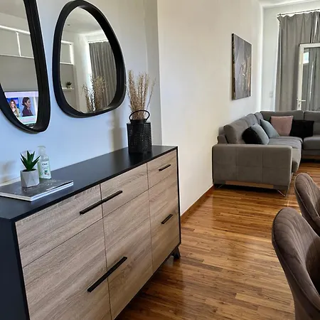 New Delux With Wooden Floor Διαμέρισμα